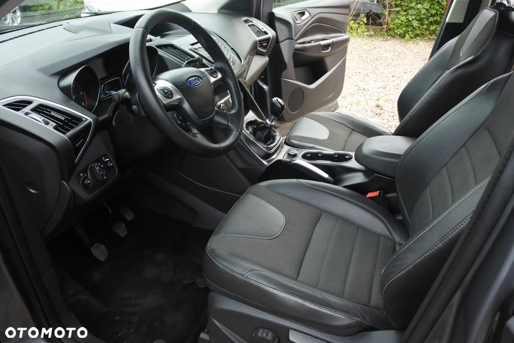 Ford Kuga 2.0 TDCi 2x4 Titanium - 10