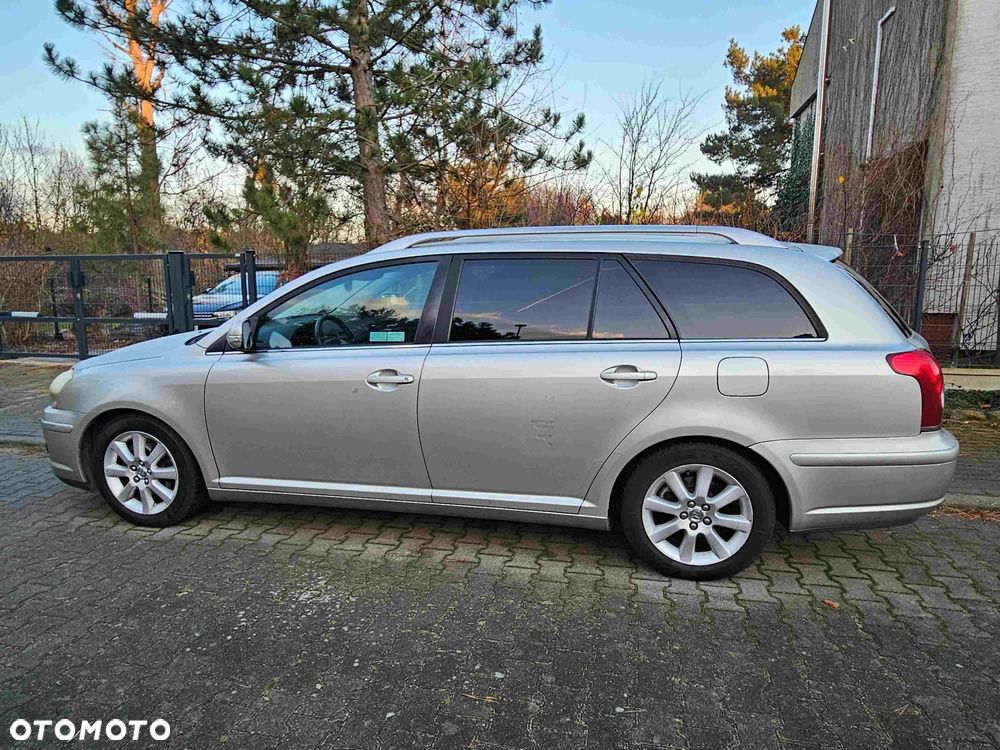 Toyota Avensis 1.8 VVT-i Sol - 2