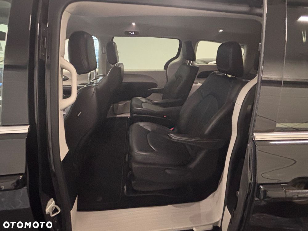 Chrysler Pacifica - 13