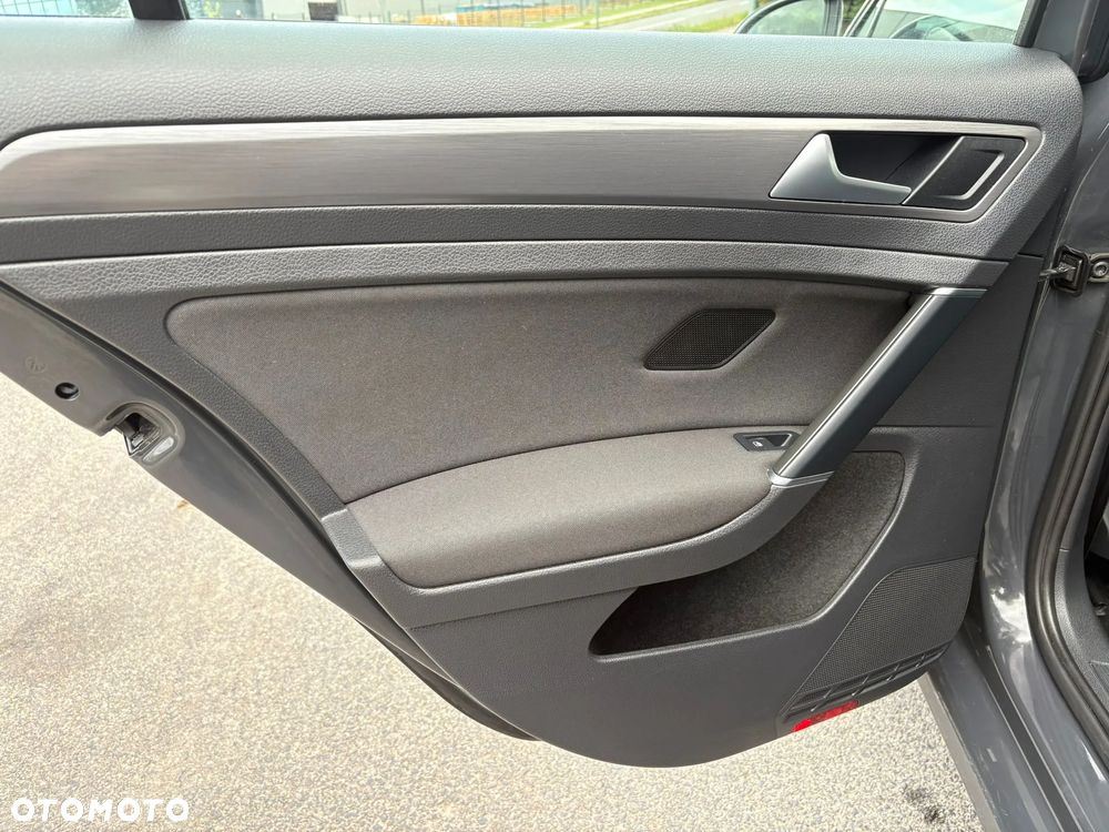 Volkswagen Golf 1.6 TDI BlueMotion Technology Comfortline - 23