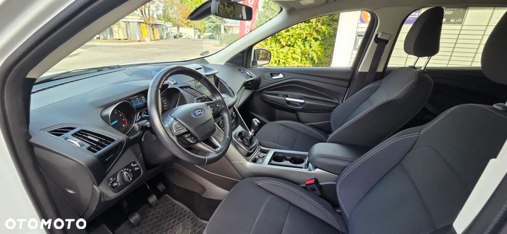 Ford Kuga 1.5 EcoBoost 2x4 Titanium - 32