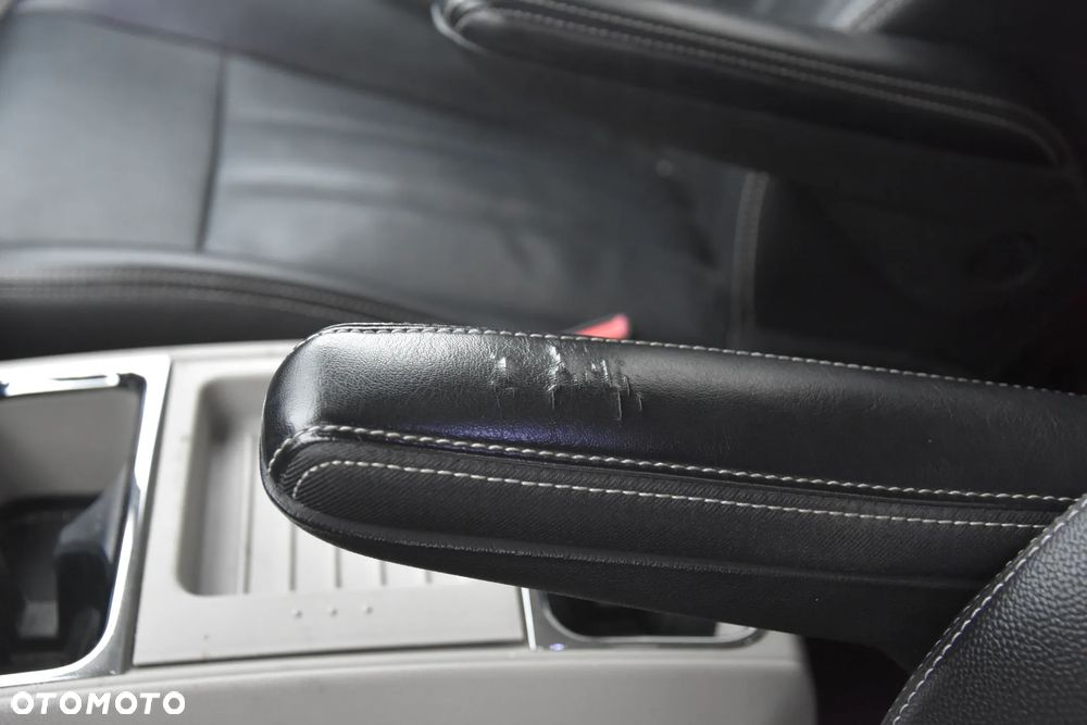 Chrysler Town & Country 3.6 Touring - 24