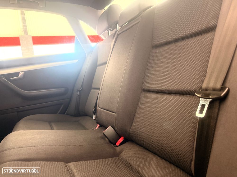 Audi A4 1.6 - 7