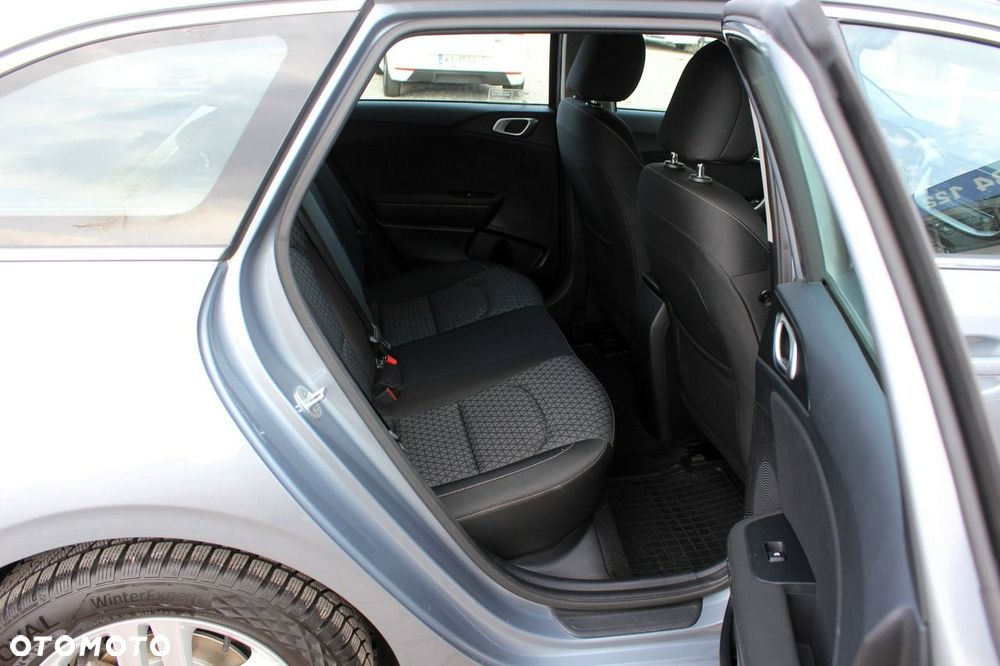 Kia Ceed 1.6 CRDi mHEV M - 11