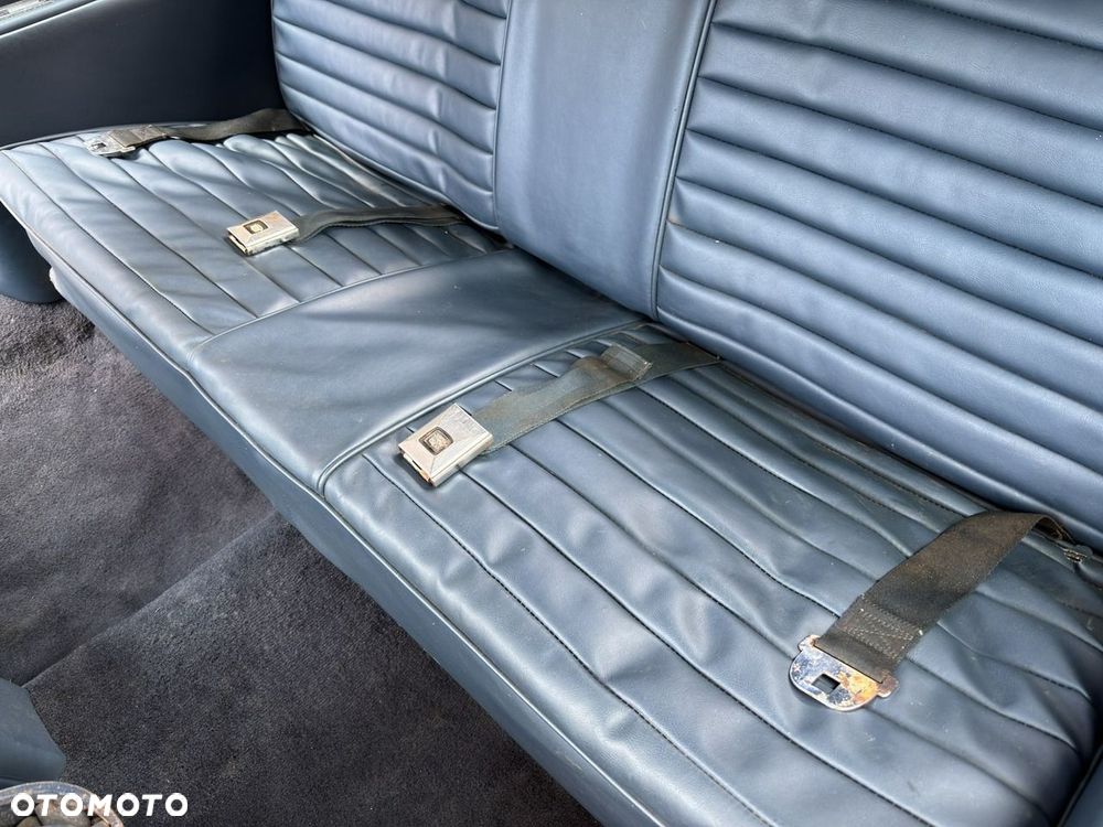 Cadillac Deville - 38