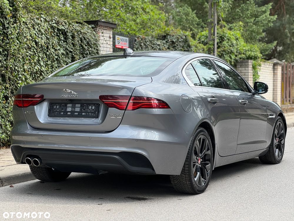 Jaguar XE D180 R-Dynamic S - 17