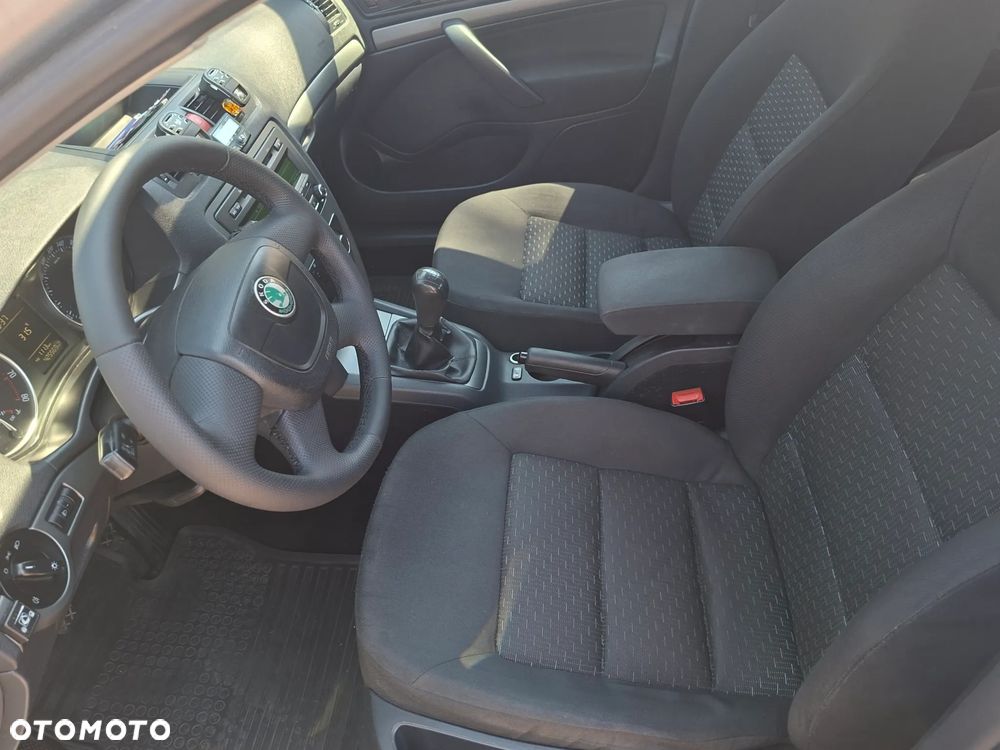 Skoda Octavia 1.6 Ambition - 18