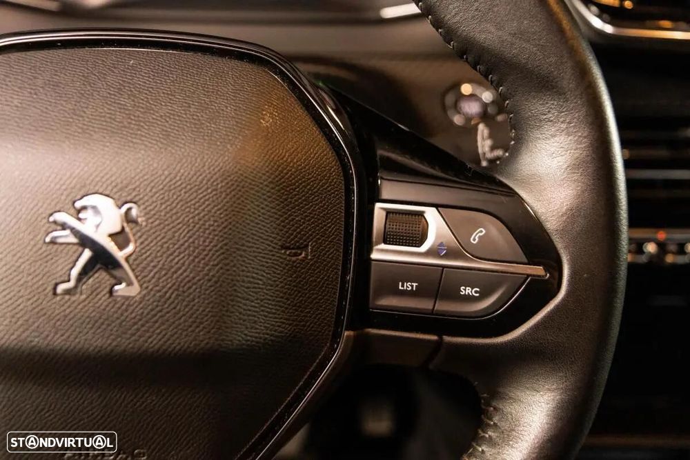 Peugeot e-208 - 24