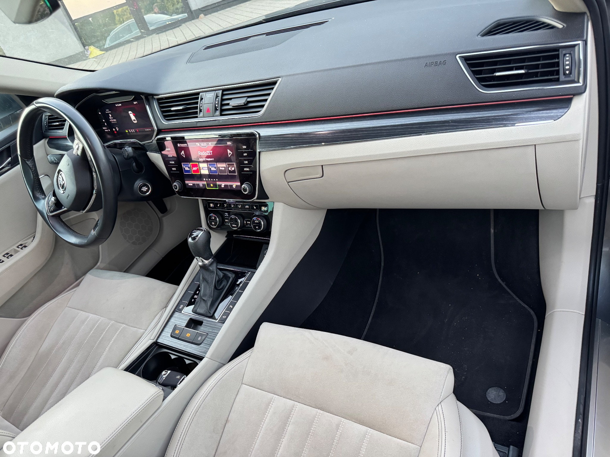 Skoda Superb Combi 2.0 TDI DSG Premium Edition - 19