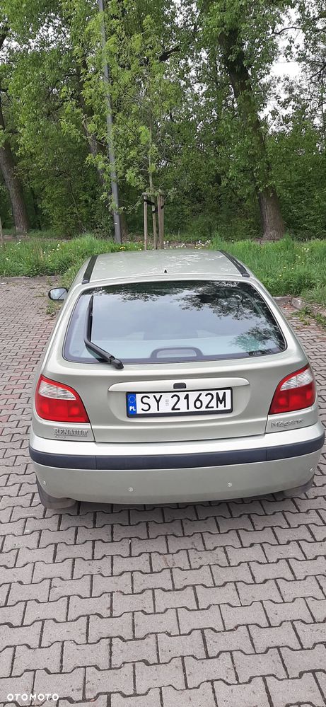 Renault Megane 1.4 RL Eco - 21