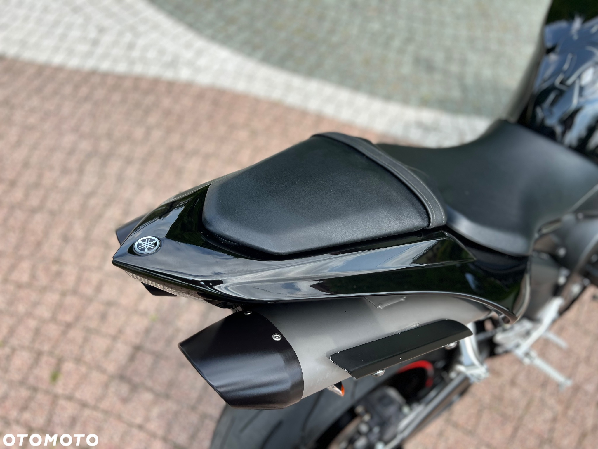 Yamaha R1 - 12