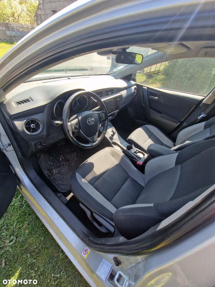 Toyota Auris - 9
