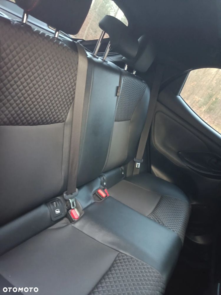 Toyota Yaris Hybrid 100 Premium - 31