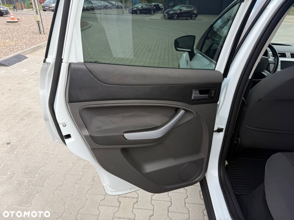 Ford Kuga 2.0 TDCi 2x4 Titanium - 15