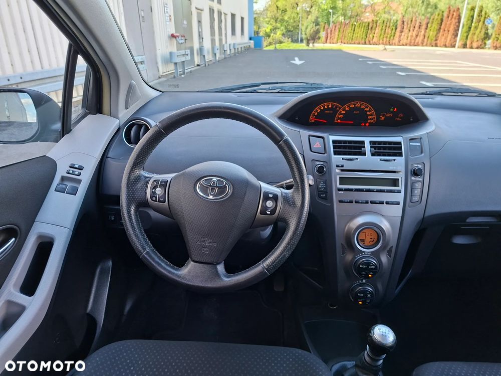 Toyota Yaris - 13