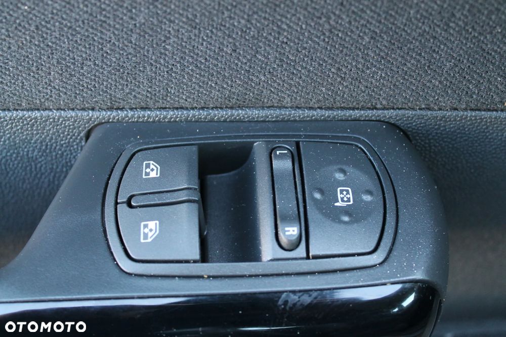 Opel Corsa 1.4 16V Active - 19