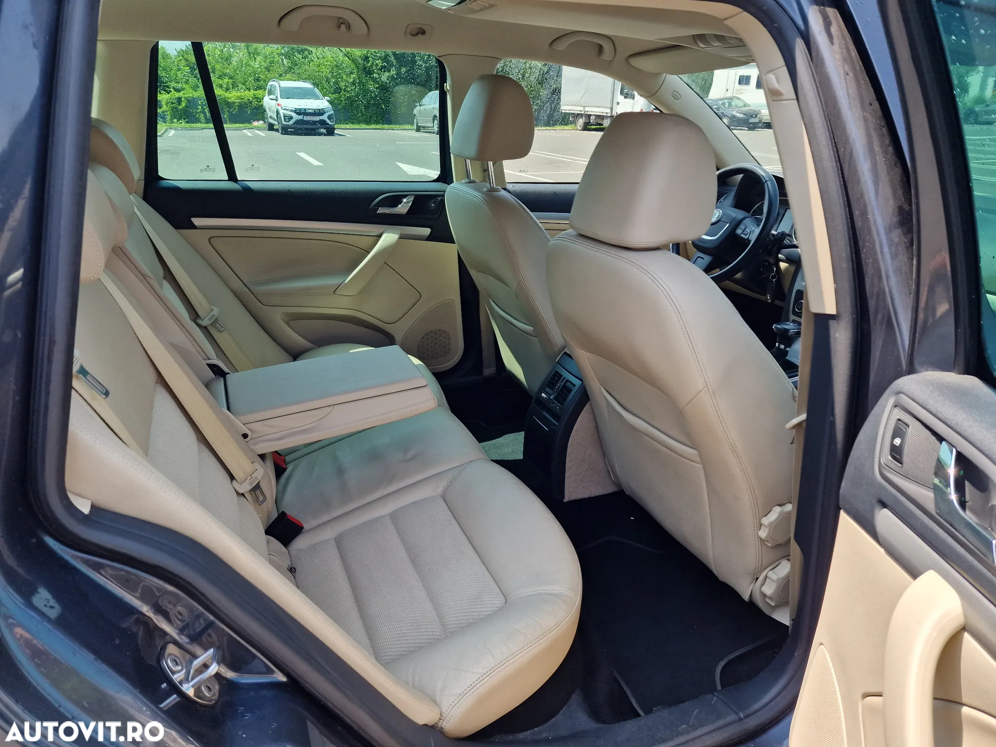 Skoda Octavia 1.6 TDI DPF DSG Elegance - 3