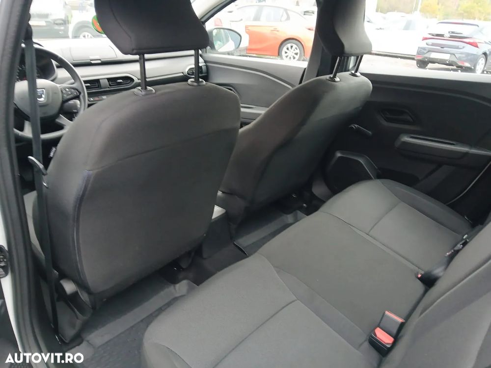 Dacia Logan TCe 90 Essential - 6