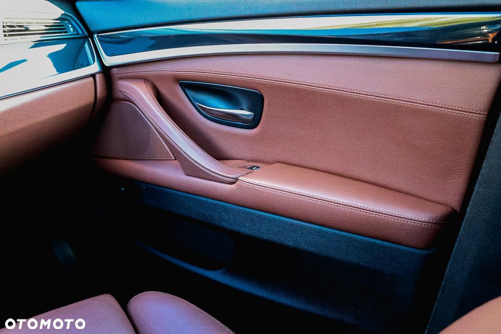 BMW Seria 5 530d xDrive - 23