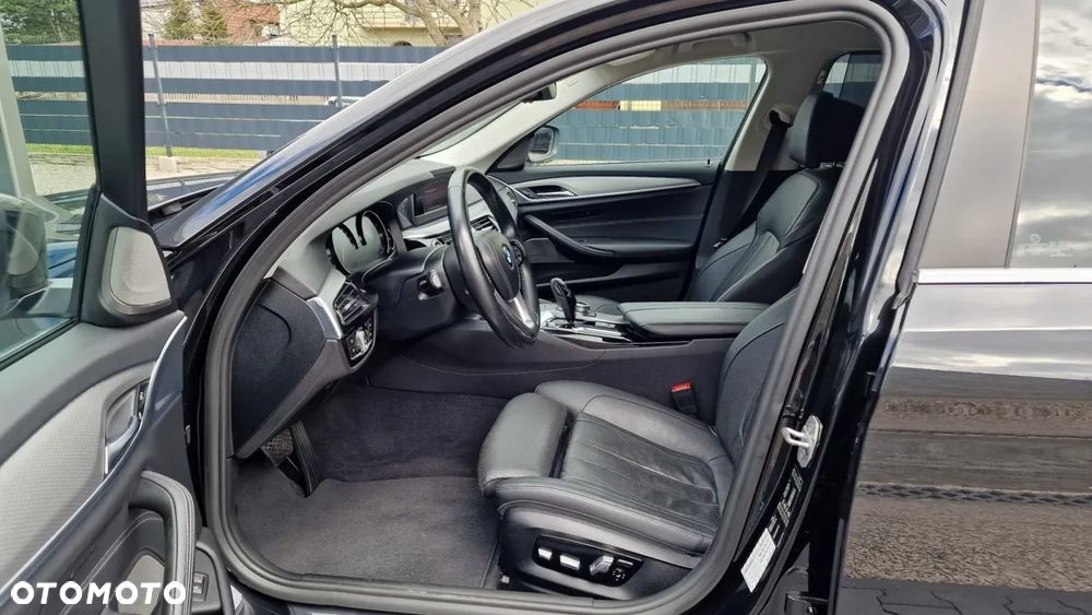 BMW Seria 5 530d Touring Sport Line - 19