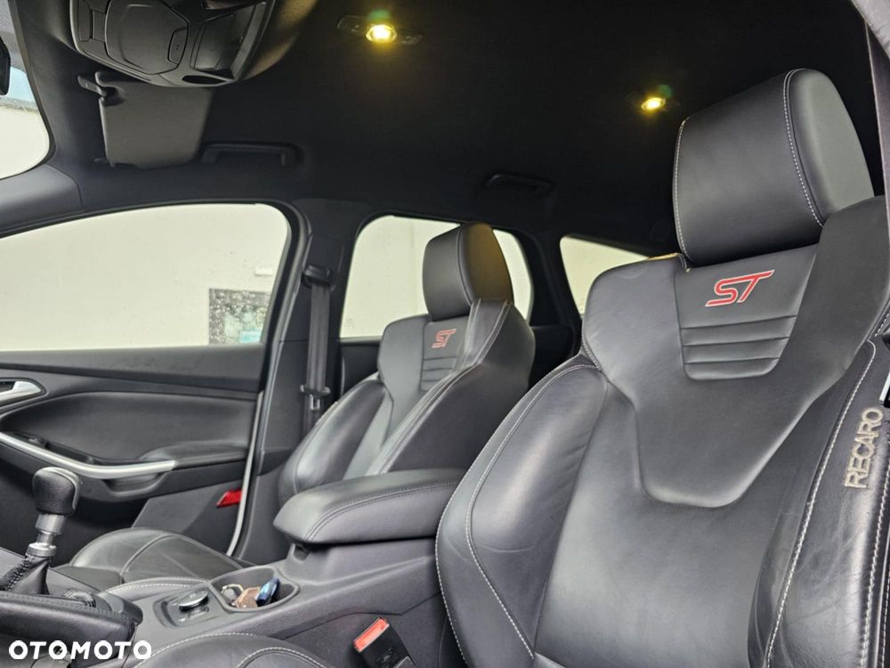 Ford Focus ST - 18