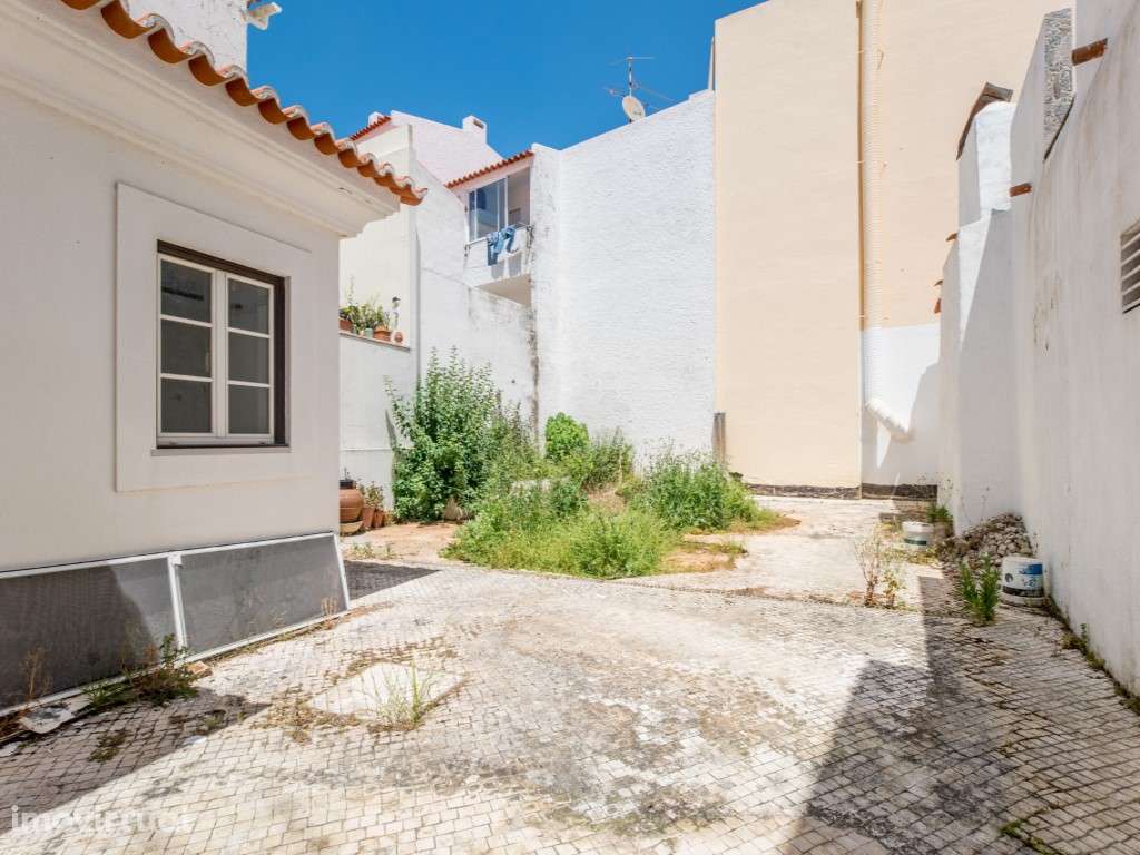 Casa senhorial com jardim privativo, para recuperar, com projecto a... - Grande imagem: 2/60