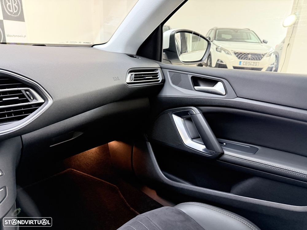 Peugeot 308 PureTech 130 GPF EAT8 Stop & Start Allure Pack - 28