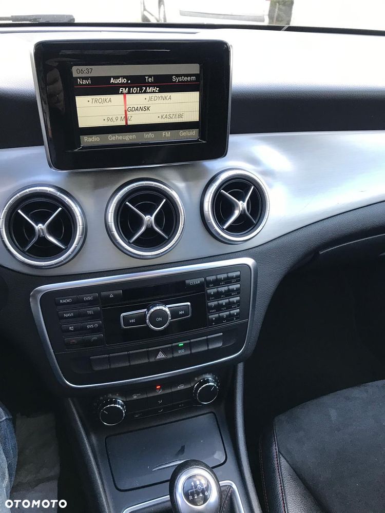 Mercedes-Benz CLA 180 AMG Line - 6