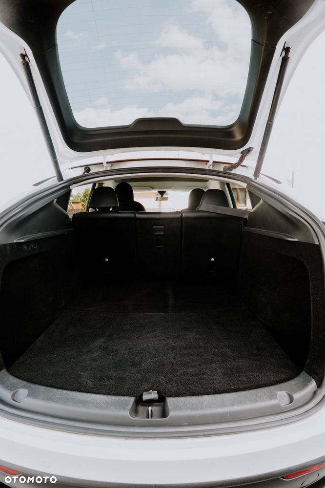 Tesla Model Y Performance AWD - 8