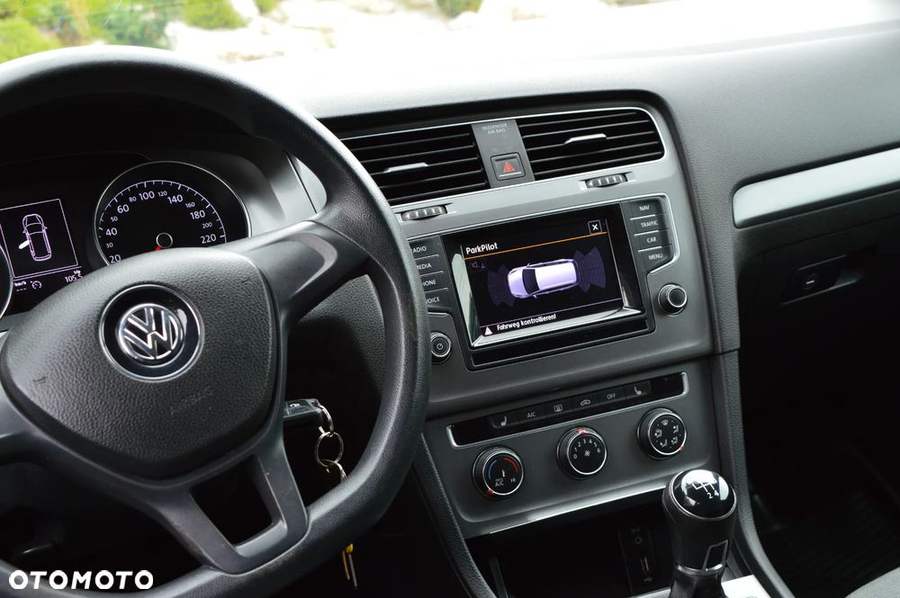 Volkswagen Golf 1.6 TDI BlueMotion Technology Comfortline - 24