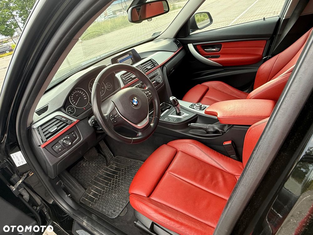 BMW Seria 3 320d Touring Blue Performance Sport Line - 35