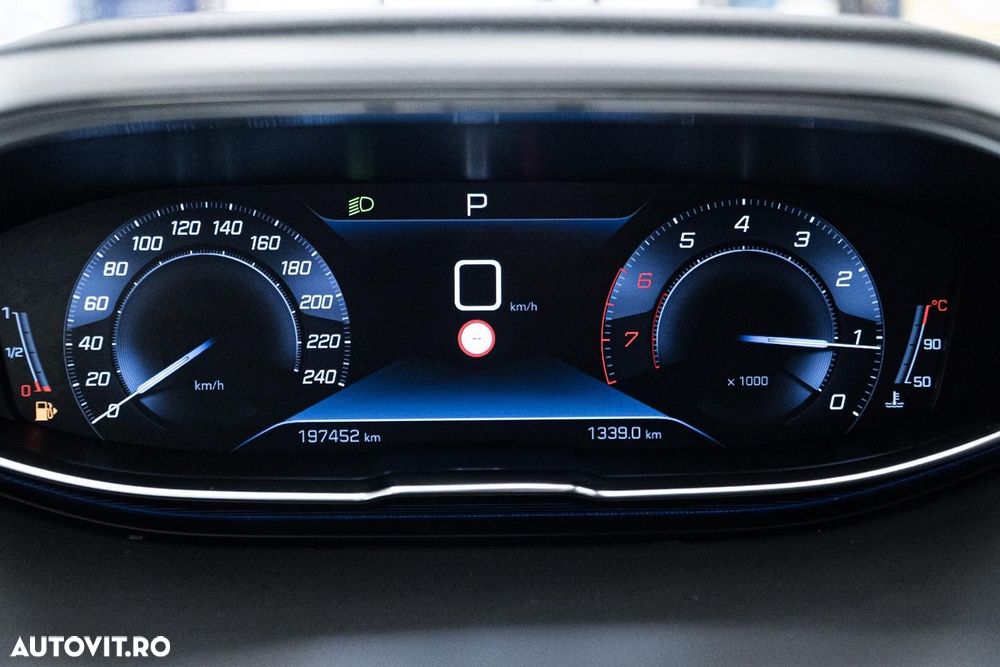 Peugeot 3008 1.2 PureTech Turbo S&S EAT8 Allure - 39