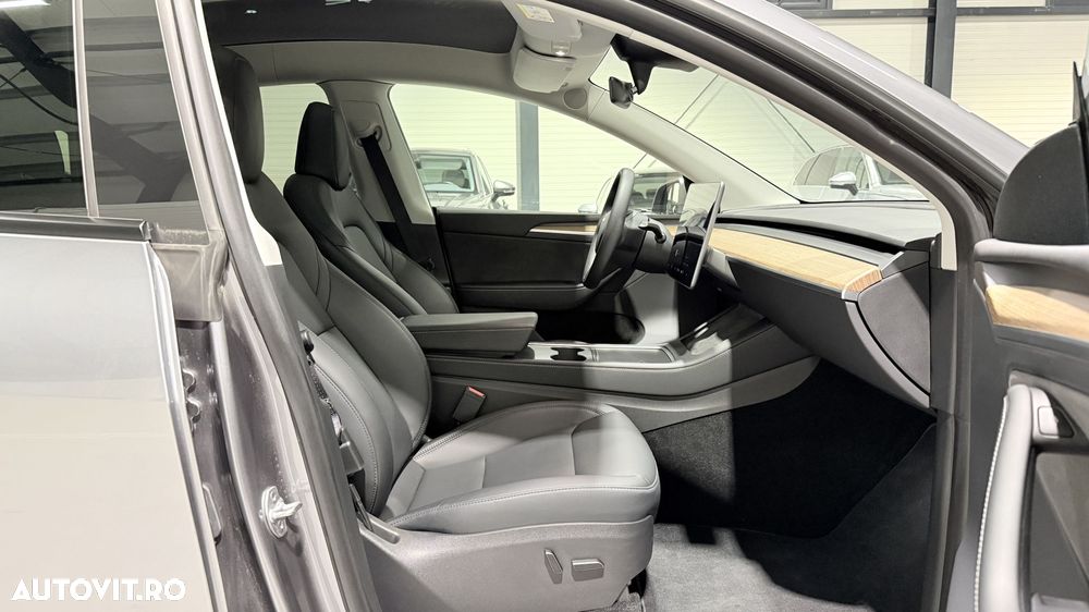 Tesla Model Y Performance Dual Motor AWD - 29