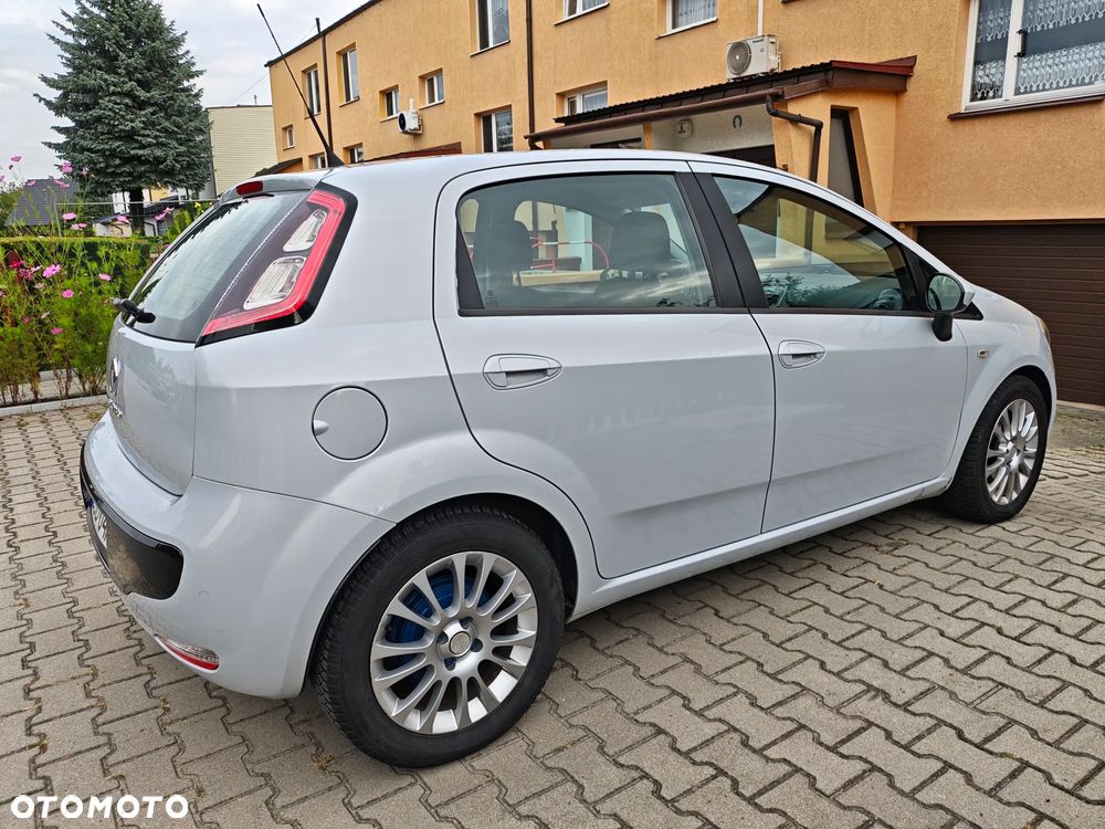 Fiat Punto 2011 photo 2