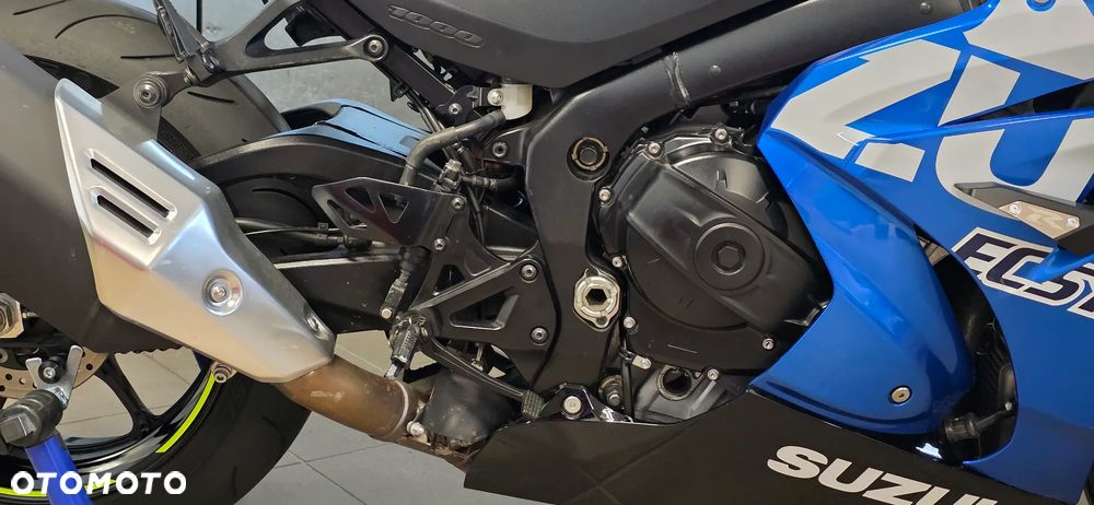 Suzuki GSX-R - 25
