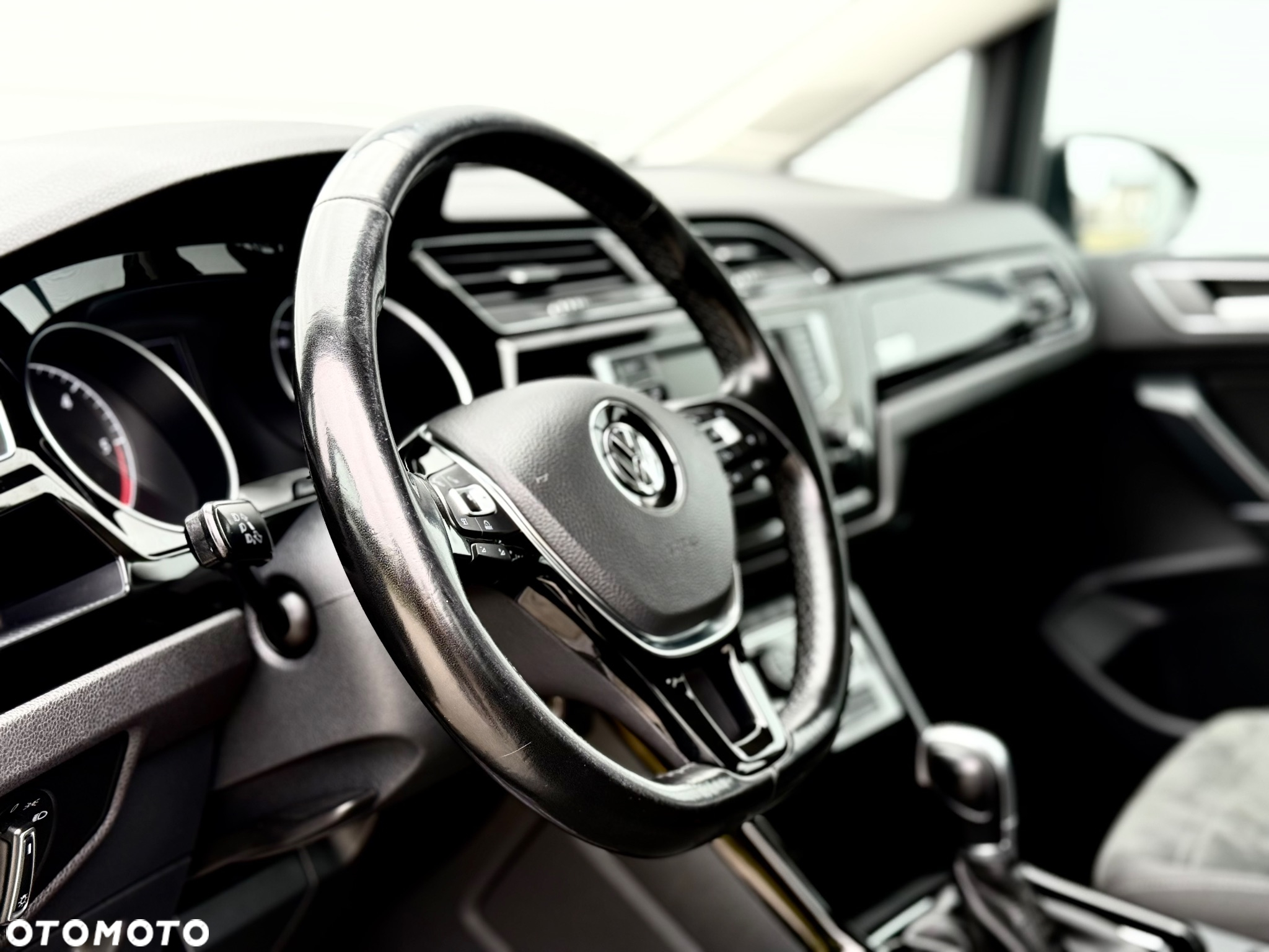 Volkswagen Touran 2.0 TDI SCR DSG Highline - 23