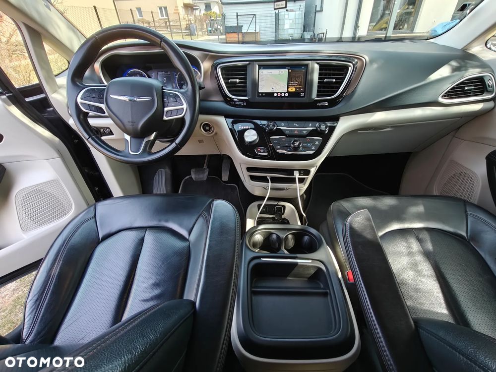 Chrysler Pacifica - 10