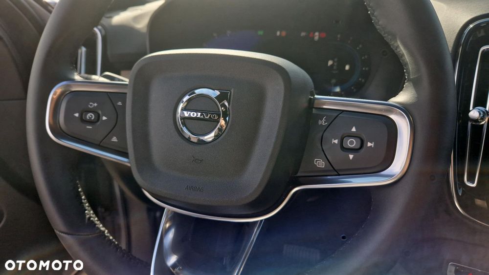 Volvo XC 40 - 25