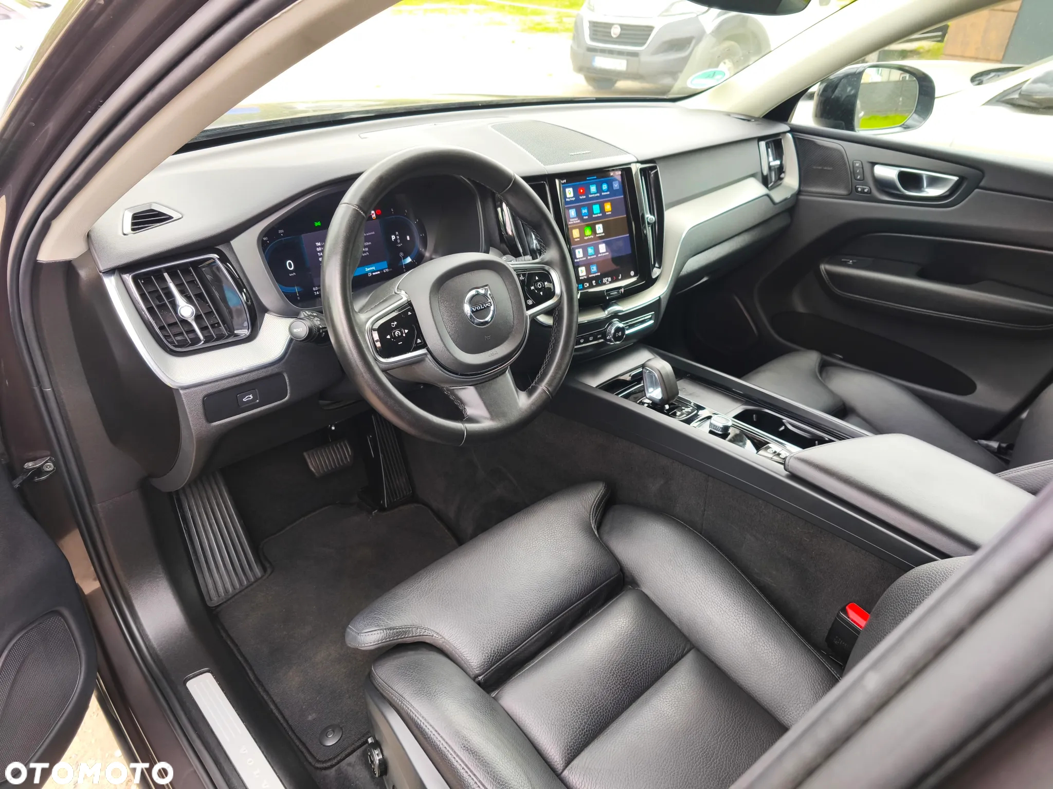 Volvo XC 60 B4 D AWD Plus Dark - 17
