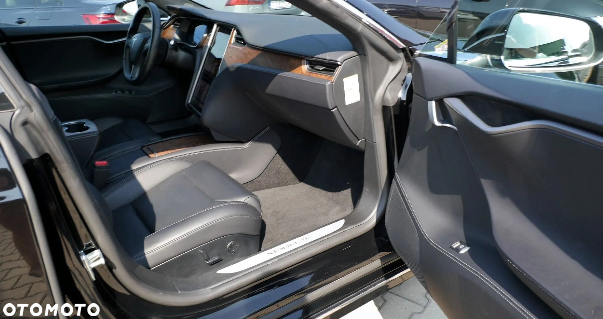 Tesla Model S Dual Motor Allradantrieb - 23