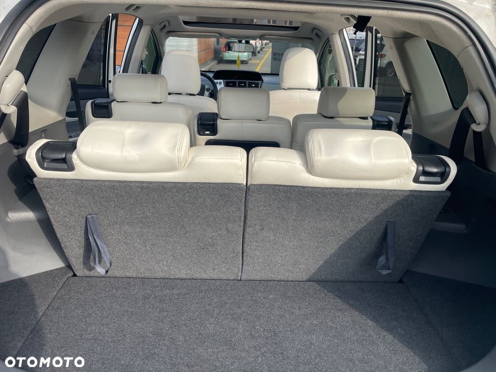 Toyota Prius+ (Hybrid) Executive - 8