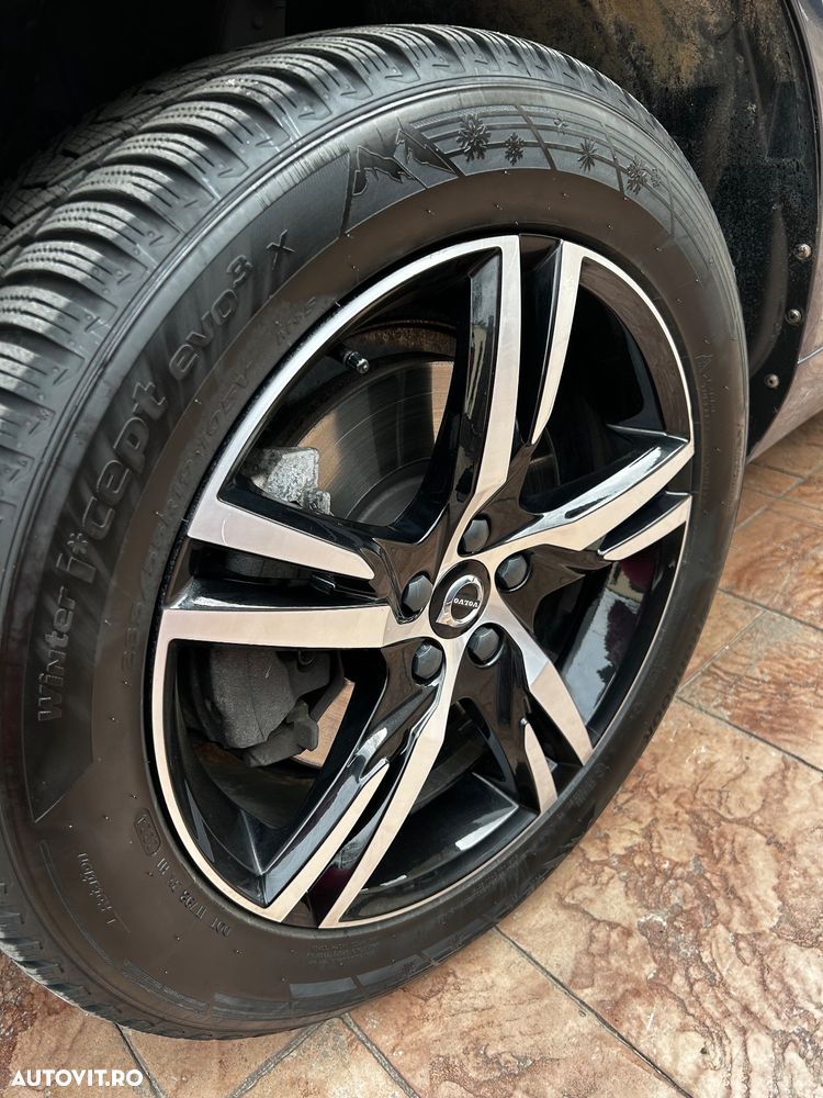 Volvo XC 60 B4 D AWD Ultimate Dark - 13