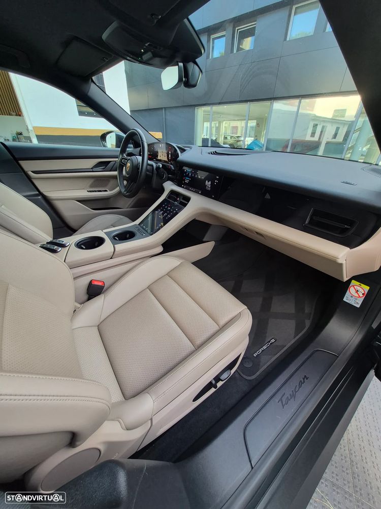 Porsche Taycan Standard - 31