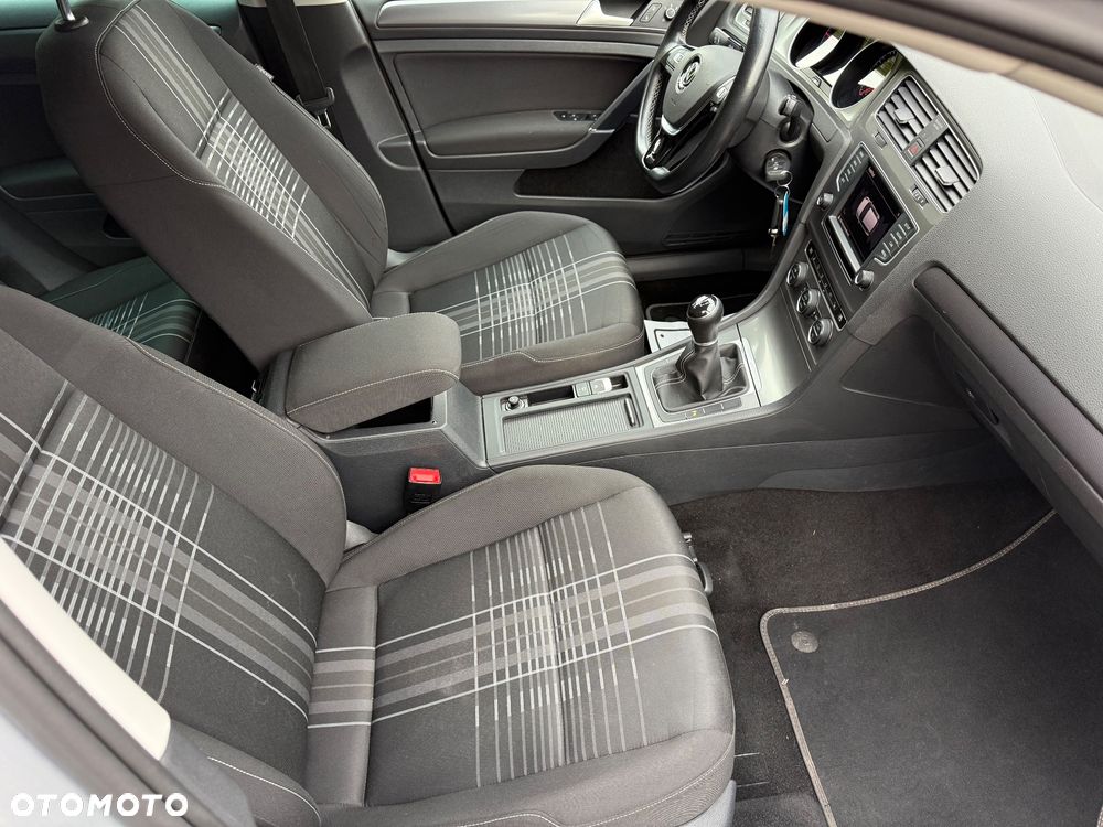Volkswagen Golf - 23