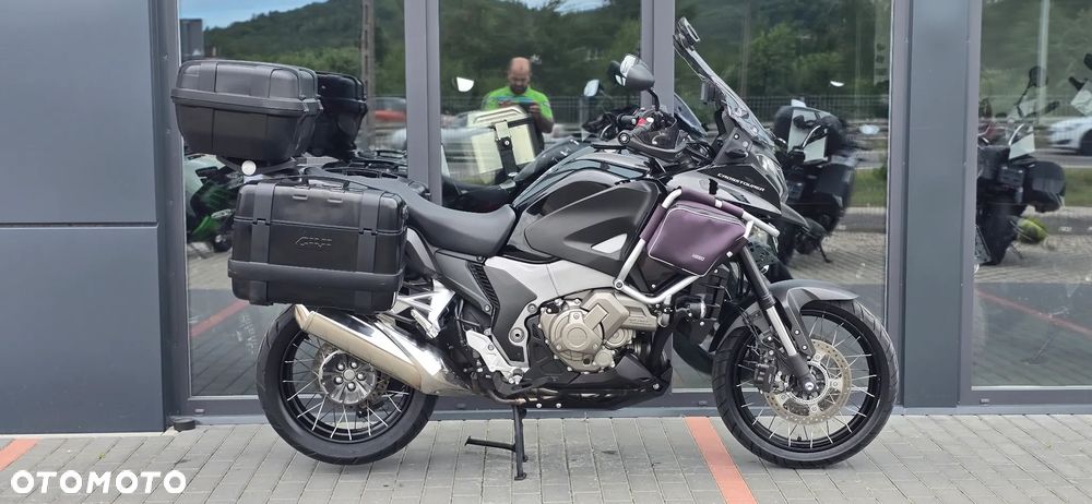 Honda VFR - 2