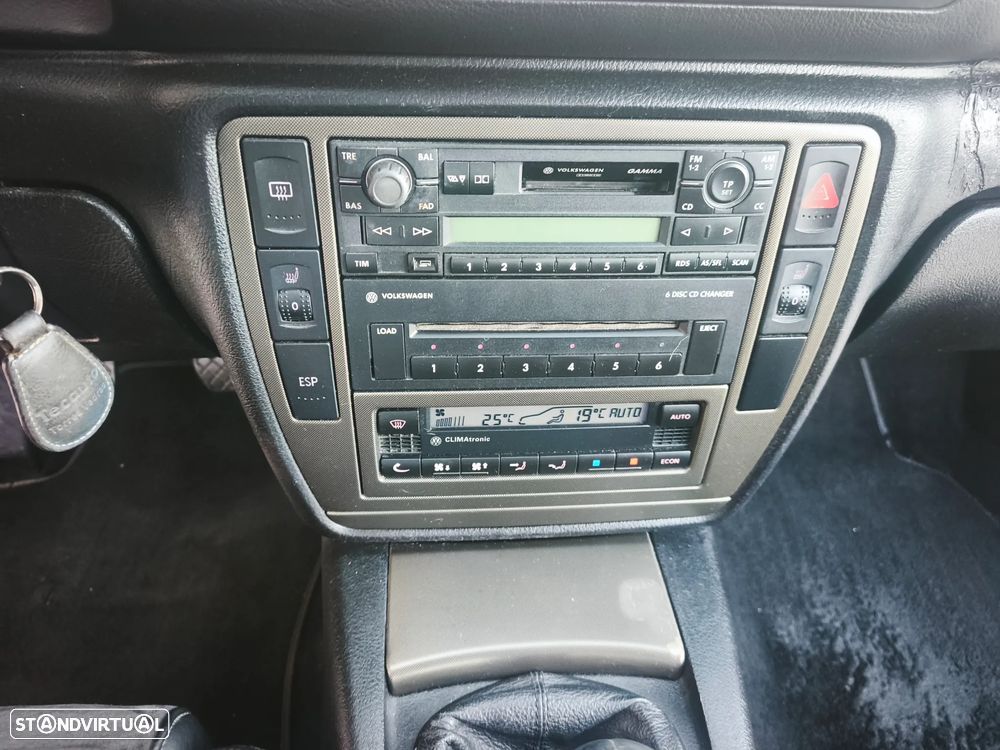VW Passat 1.9 TDi Highline - 29