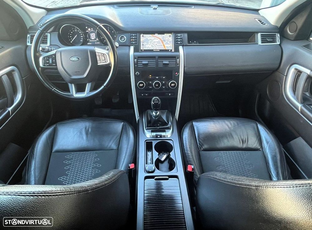 Land Rover Discovery Sport D150 HSE - 31