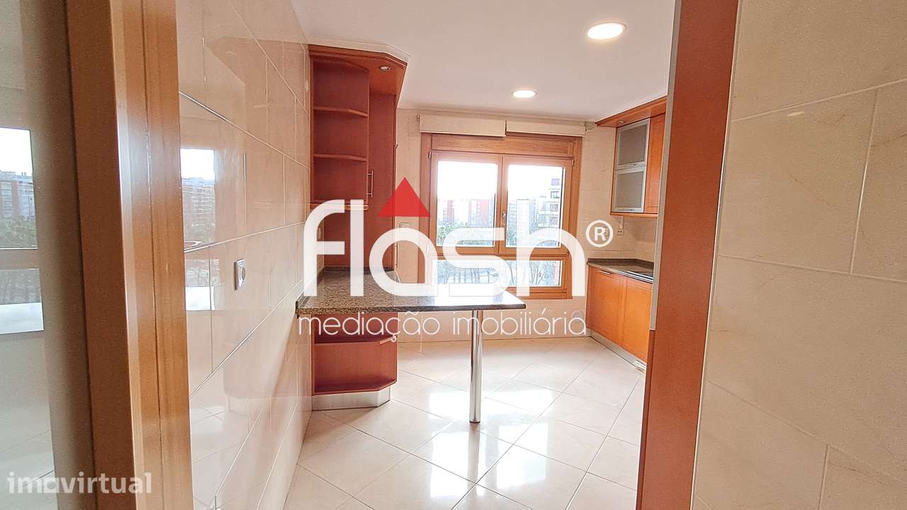 Apartamento T3 com 4 parqueamentos em Odivelas - Grande imagem: 5/31