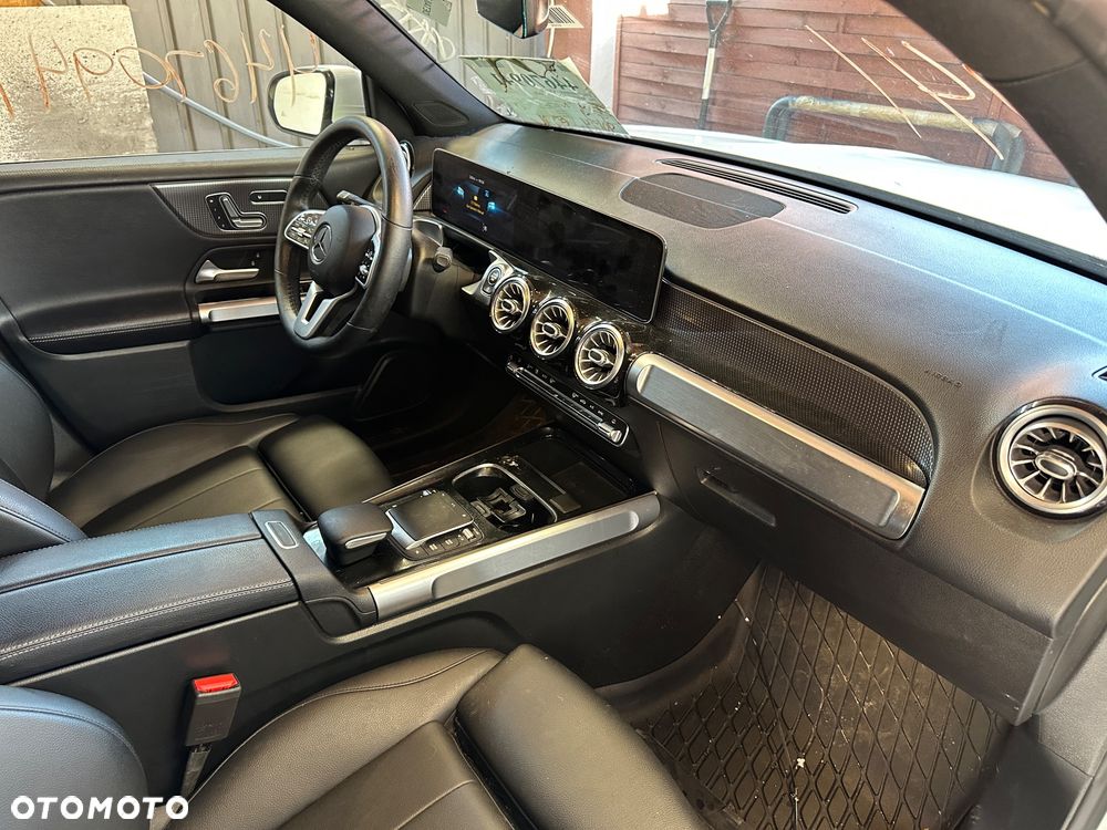 Mercedes-Benz GLB 250 4Matic 8G-DCT - 12