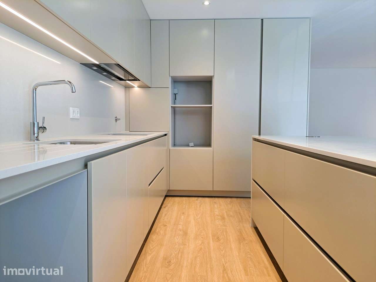 Moderno com Suite, Closet e Terraço XXL - Grande imagem: 3/23